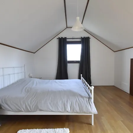 Spacious Holiday In With Garden