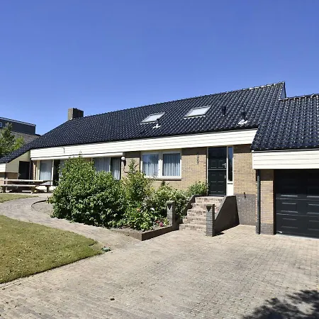 Spacious Holiday In With Garden *